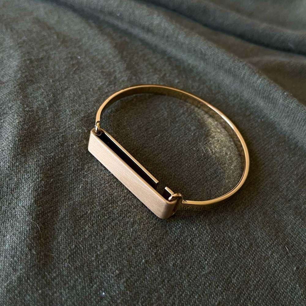 COS Matte/Shiny gold bracelet, modern, minimalist